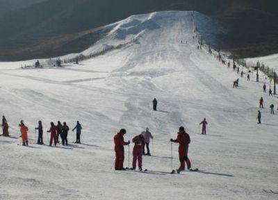 西柏坡温泉滑雪场