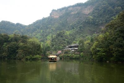 青城山月城湖