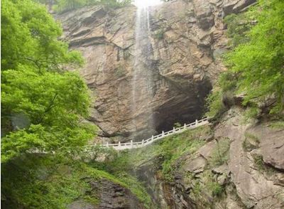 西岭雪山飞帘洞