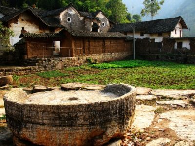 香水河七彩瀑布风景区