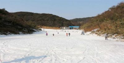 青岛灵珠山滑雪场