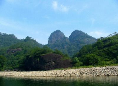 并莲峰