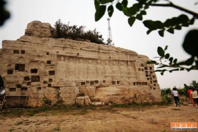 棘梁山石刻